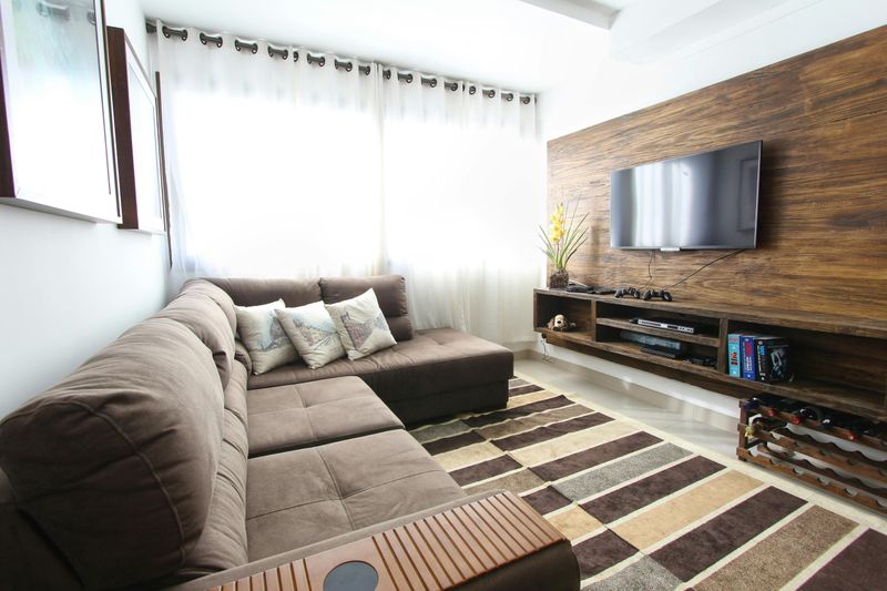 11 Mistakes That Can Make A Living Room Feel Smaller Than It Is - Decor Hint Missing Mirrors And Reflective Surfaces