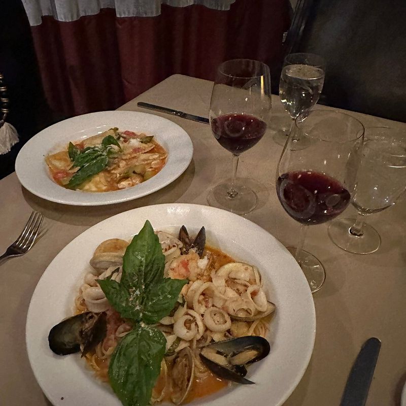 Camille's Restaurant: Old-School Italian Glamour
