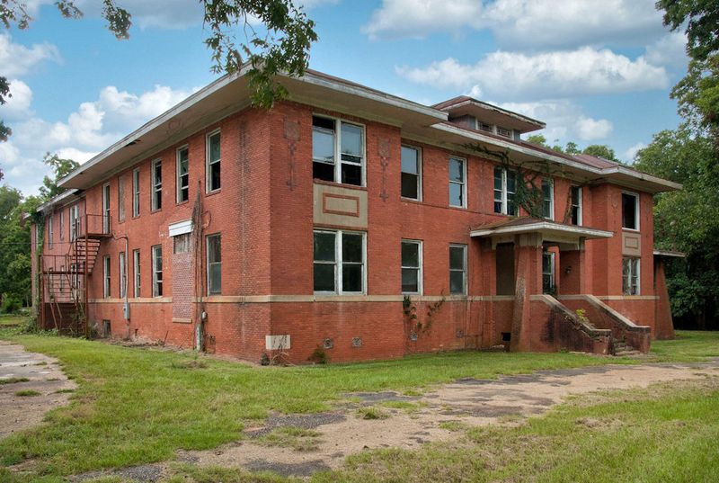 10 Georgia Bungalows With Interiors That Still Shine - Decor Hint Americus' Dodson Street Hospital Transformation