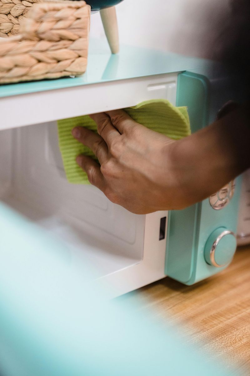 Apple Cider Vinegar: 8 Things It Cleans Better Than You Think - Decor Hint Microwave Interior