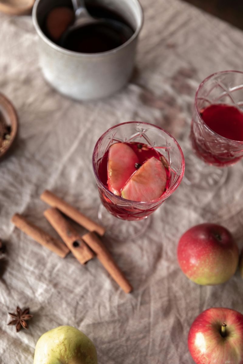 Simmering Stovetop Potpourri With Apples, Cinnamon, And Cloves