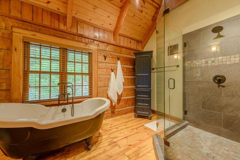 Blowing Rock Cabin Bathroom
