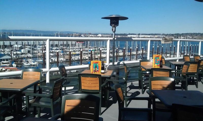 12 Oregon Restaurants That Deserve A Bigger Crowd - Decor Hint Salty's On The Columbia – Riverside Dining With Spectacular Views