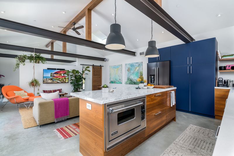 9 Hawaii Coastal Homes With Breezy Island Charm - Decor Hint Mid-Century Modern Surf Pad