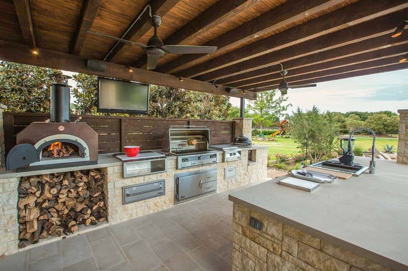 Outdoor Kitchens With Stone Pizza Ovens