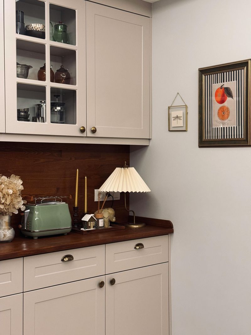 The Once-Hated Paint Color That's Gaining Popularity Again - Decor Hint Kitchen Appliances With Retro Flair