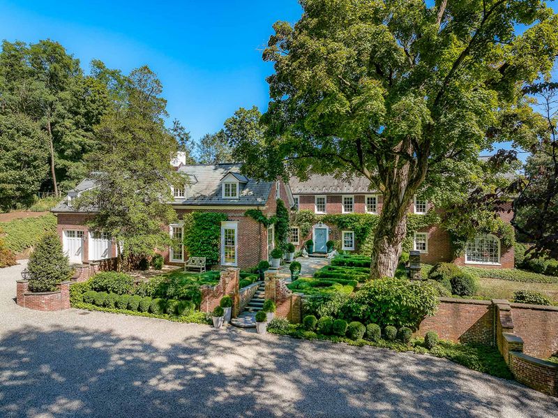 12 Greenwich Estates With Timeless Old-World Elegance - Decor Hint Stanwich Road Classic: Ivy-Covered Colonial Charm