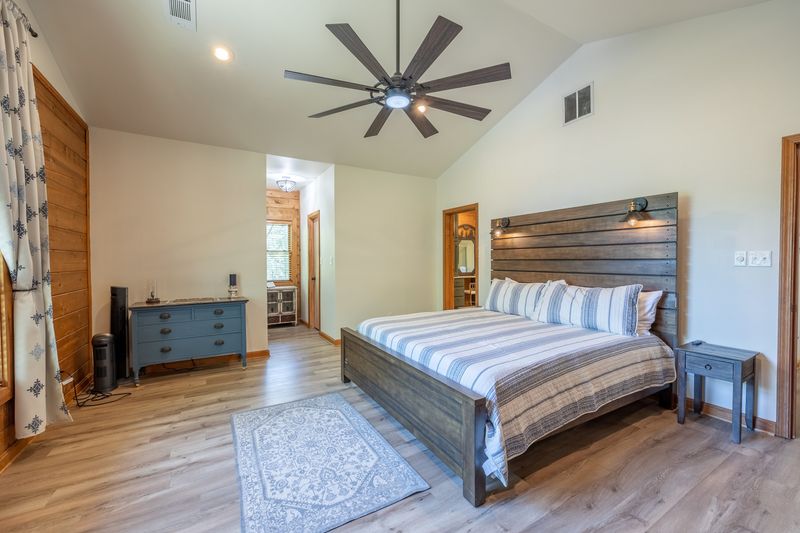 Conway Lakeside Cottage Bedroom