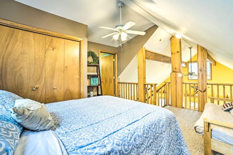 Michigan Lake Cottage Bedrooms That Match The Views - Decor Hint Midcentury Lakefront Master