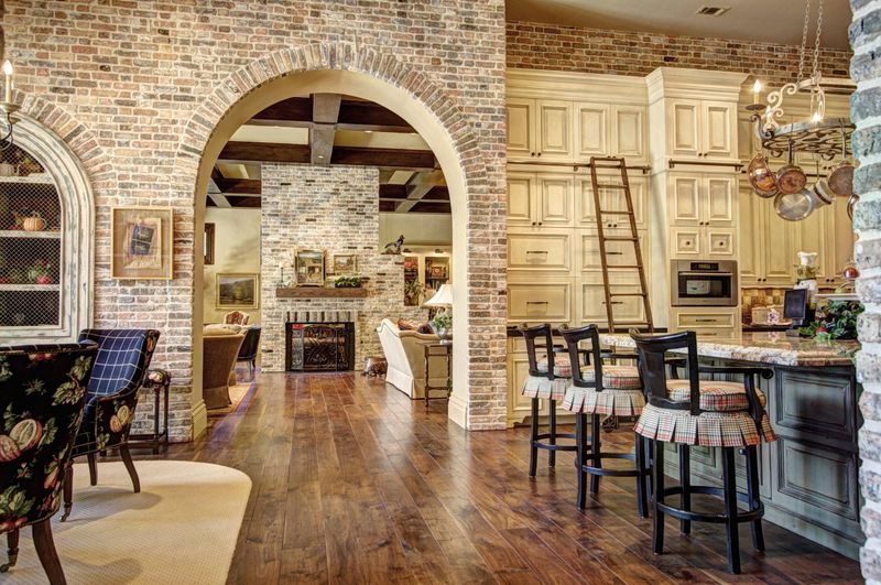8 Chicago Kitchens With Arched Doorways That Blend Classic & Contemporary - Decor Hint Wicker Park Industrial Softness
