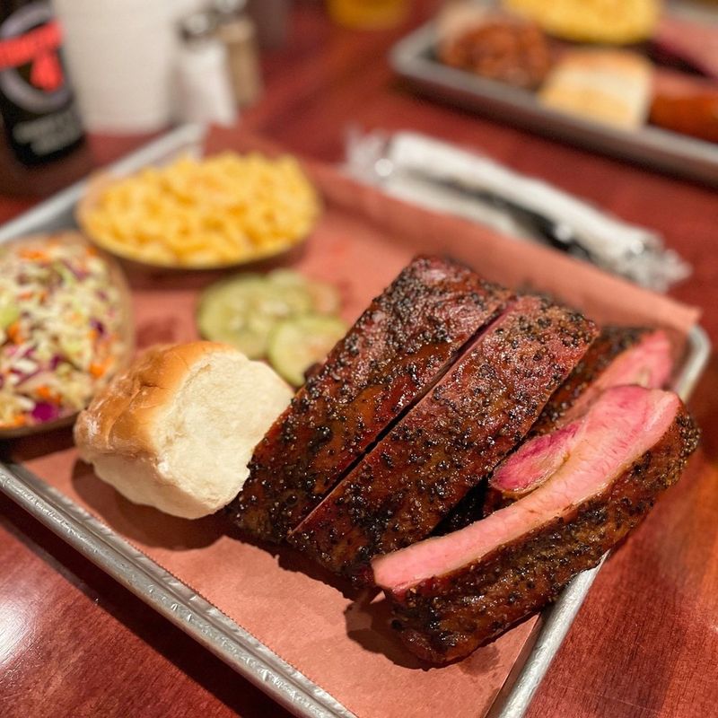 Must-Try California BBQ Joints For Flavor You Will Not Forget - Decor Hint Q Smokehouse - Clovis