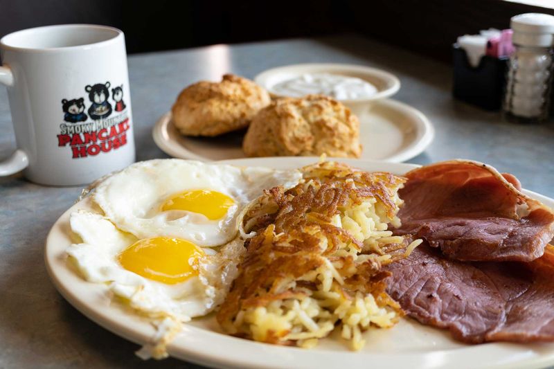 Tennessee Biscuit Breakfasts Worth Waiting For - Decor Hint Smoky Mountain Biscuit House's Mountain Magic