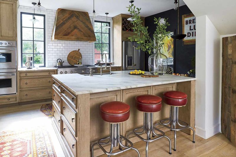 Reclaimed Wood Flooring With Modern Appliances