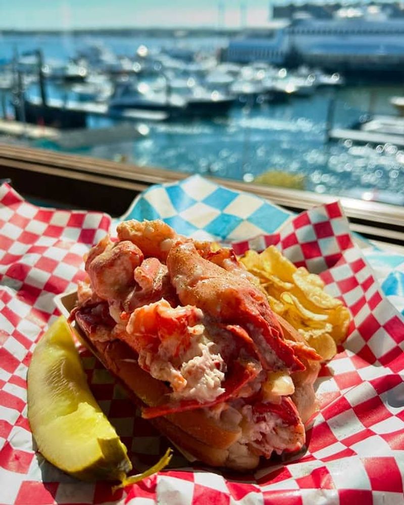 Luke's Lobster 