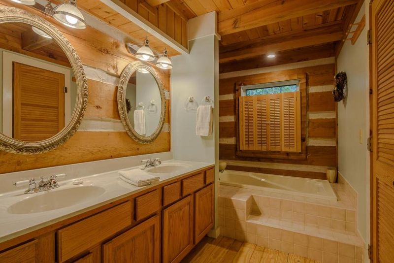 Grandfather Mountain Cottage Bathroom