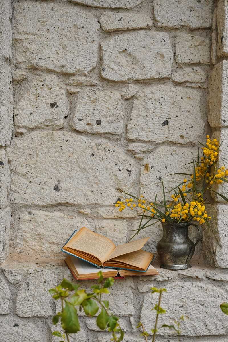Patio Decorating Ideas That Could Work On A Modest Budget - Decor Hint Decorating With Inexpensive Accessories And Art