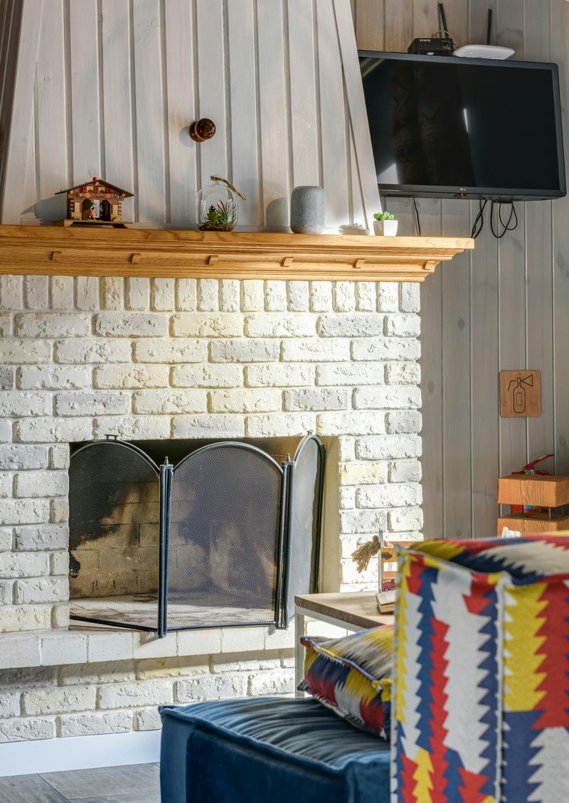 Fireplaces With Mantels
