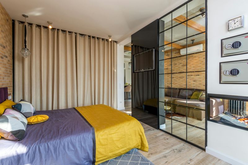 Mirrored Walls