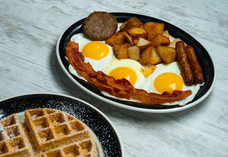 7 North Carolina Family Restaurants Where Tradition And Comfort Still Shine - Decor Hint Gus' Family Restaurant - Monroe