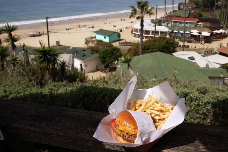 Burgers By The Beach In 12 Oceanfront Joints Along California's PCH - Decor Hint Crystal Cove Shake Shack