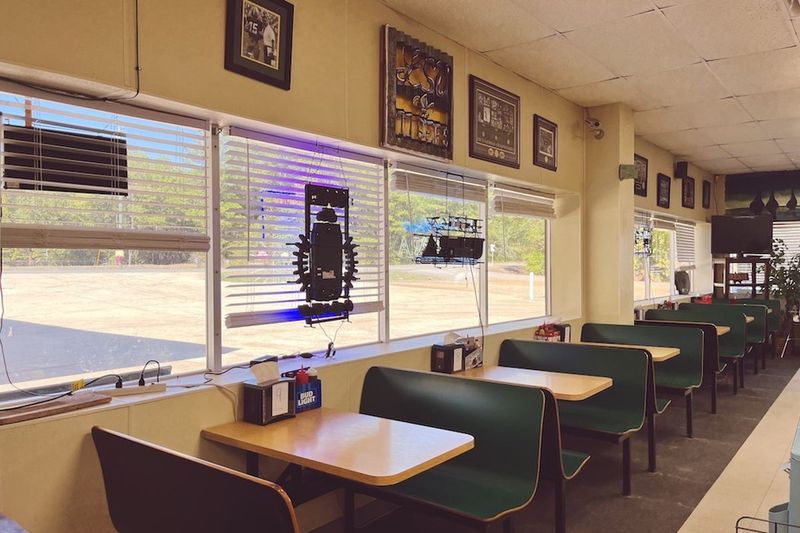 9 Gas Station Eats In Louisiana That Outshine Sit-Down Spots - Decor Hint Curtis Grocery & Deli
