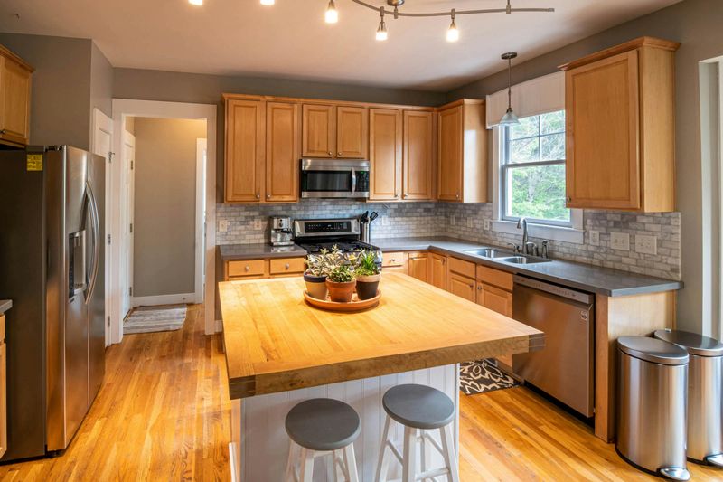 8 Ways That Might Refresh Dated Kitchen Countertops Without Full Replacement - Decor Hint Mixing Materials For A Custom Look
