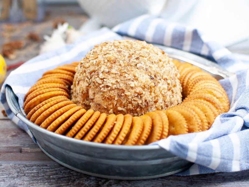 20 Appetizers So Good, Everyone In Georgia Will Beg For The Recipe - Decor Hint Pecan Crusted Goat Cheese Ball