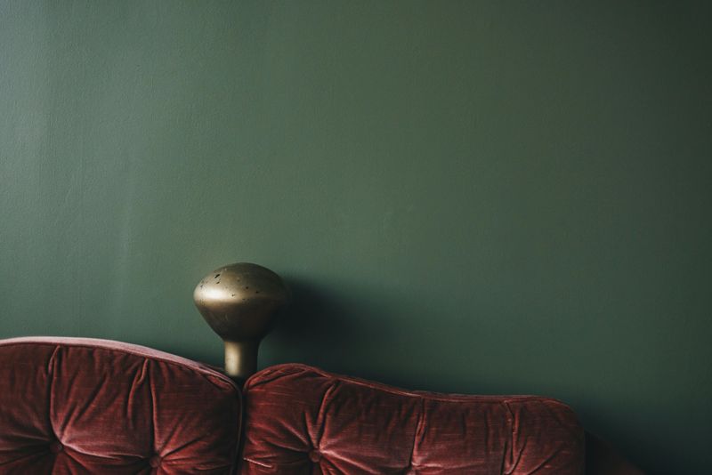 13 Practical Colors To Consider For Refreshing Your Living Room - Decor Hint Rich Emerald Green