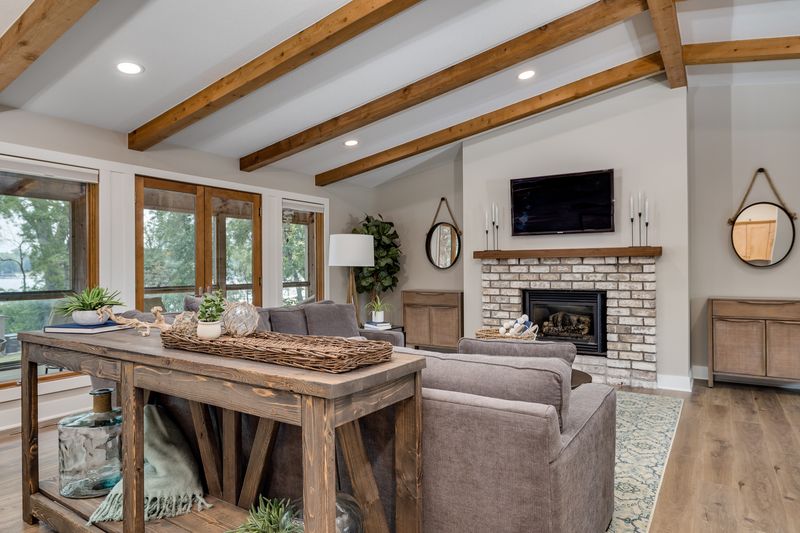 California Coastal Homes With Decor That Never Dates - Decor Hint Natural Wood Beams and Accents
