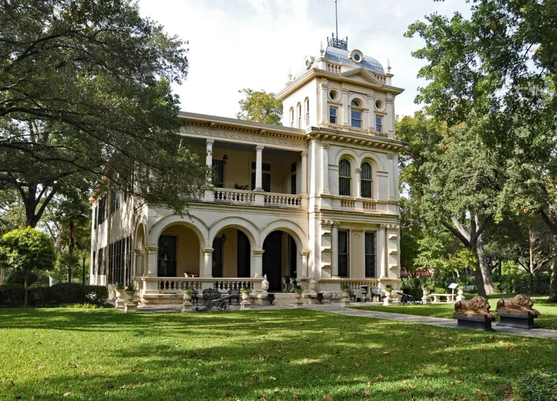 11 Abandoned Mansions Across The USA That Time Forgot - Decor Hint Villa Finale – San Antonio, Texas