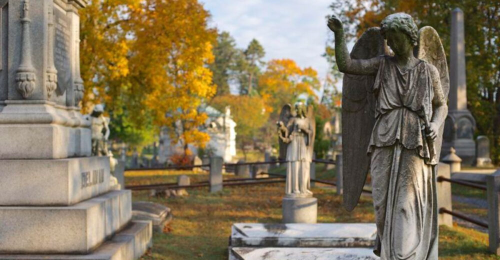 Candlelit Cemetery Walks Draw Halloween Thrill Seekers In Upstate New York - Decor Hint