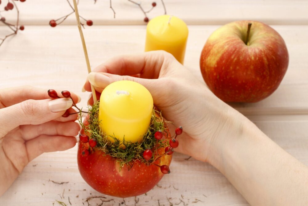 Candles In Hollowed Out Apples For A Natural Glow 1 - Decor Hint