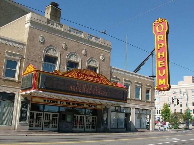 Youngstown Ghosts & Legends Trolley – Youngstown, OH