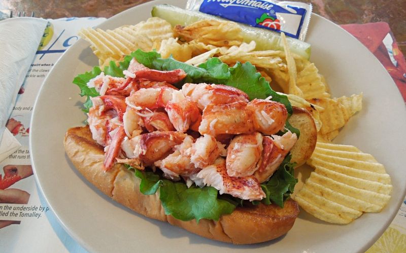 10 Maine Lobster Shacks That Never Disappoint - Decor Hint Bob's Clam Hut – Kittery's Roadside Classic Since 1956