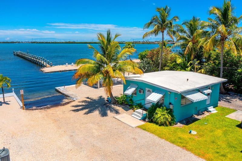 12 Key West Cottages With Tropical Charm That Buyers Love - Decor Hint Dockside Dreamers