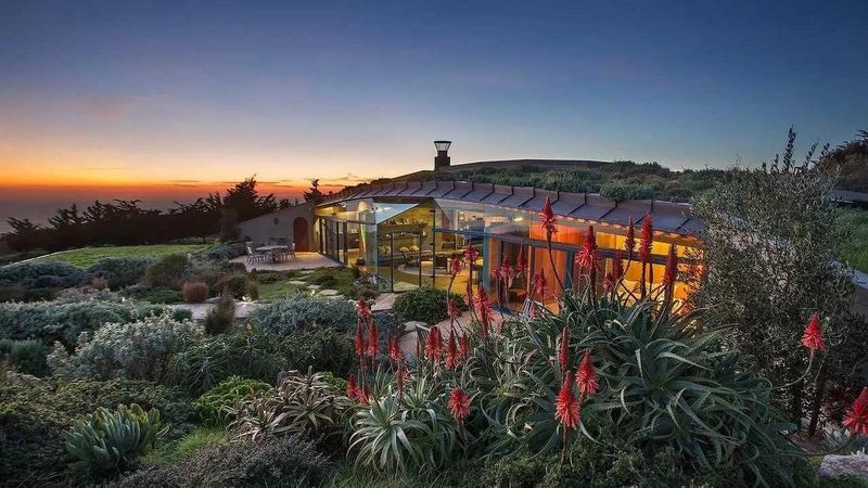 8 California Beach Houses That Capture Classic Coastal Living - Decor Hint Big Sur Eco-Retreat