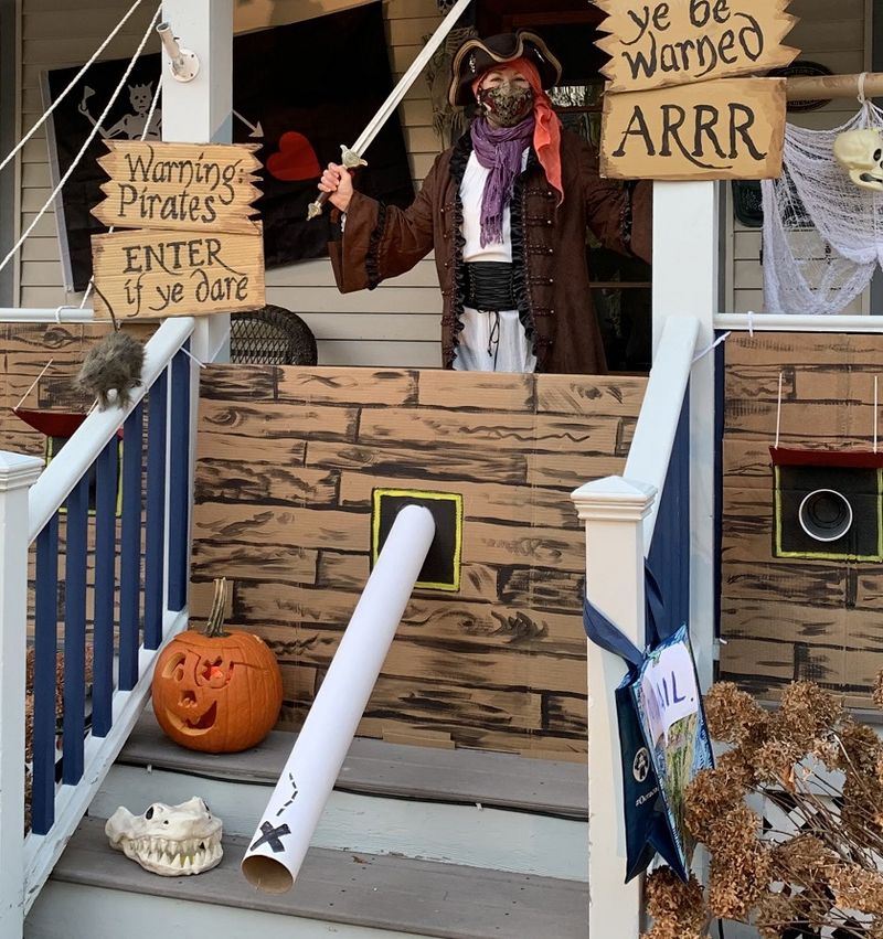 Haunted Porch Decor Ideas In North Carolina - Decor Hint Pirate-Themed Skeleton Crew