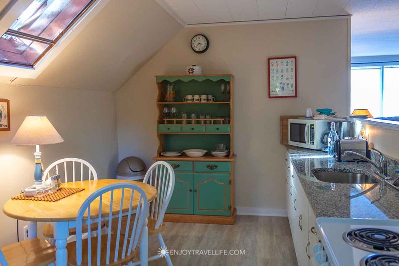 Maine Coastal Cottages With Interiors That Smell Like Summer - Decor Hint Saltwater Taffy Kitchens