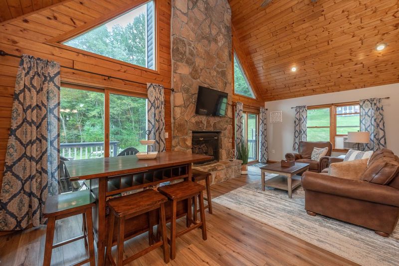 12 Michigan Lake Houses That Nail Cozy Style With Layers, Textures, And A Touch Of Plaid - Decor Hint Lakeshore Legacy Cottage