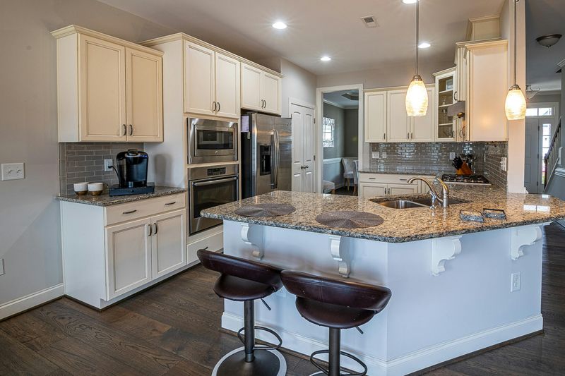 10 Ways Tile Could Keep Your Florida Kitchen Comfortable - Decor Hint Matte Finish Tiles to Reduce Glare