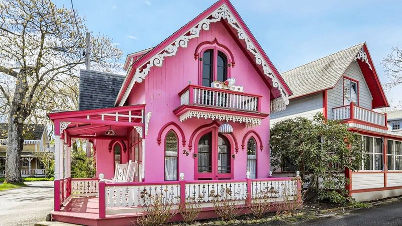 10 Cape Cod Cottages With Interiors That Sell The View - Decor Hint Historic Cottages In Oak Bluffs