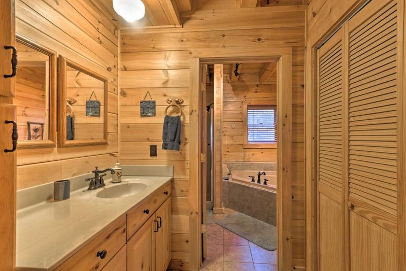 Lake Lure Cozy Bathroom