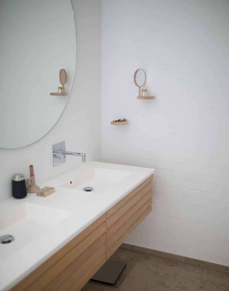 Small Bathroom Designs That Might Create A Roomier Feeling - Decor Hint Keep Countertops Clear