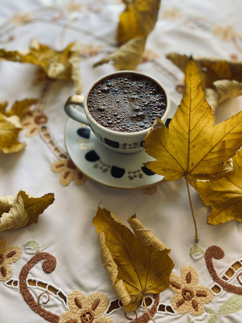 10 Vintage Fall Decoration Ideas That Feel Fresh Again - Decor Hint Seasonal Table Runners