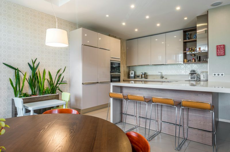 9 Kitchen Tweaks That Could Bring Midcentury Modern Vibes - Decor Hint Vintage Bar Stools