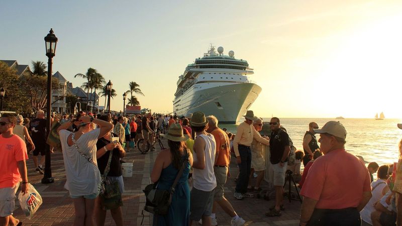 Florida Coastal Spots Swamped By Tourists - Decor Hint Key West Cruise Ship Invasion