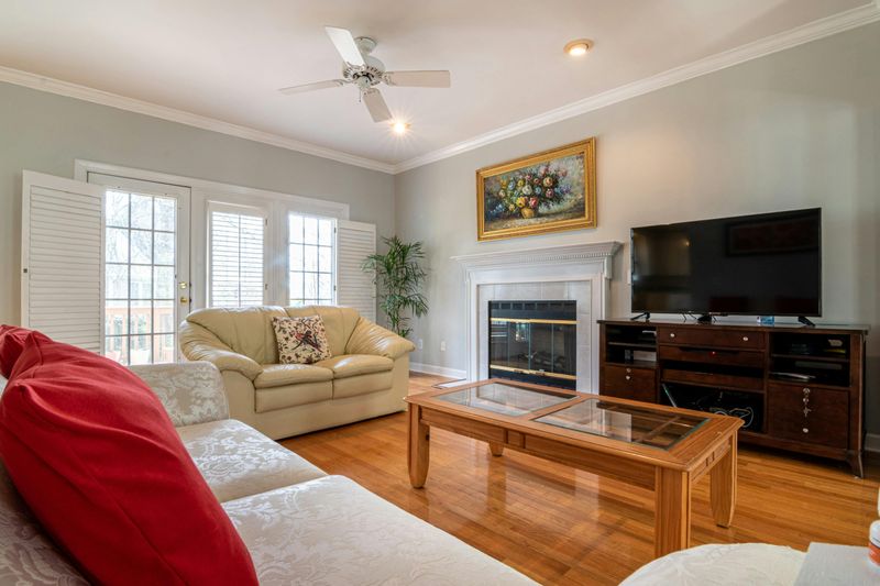 18 Things In Listing Photos That Can Make Buyers Walk Away - Decor Hint Odd Furniture Arrangements