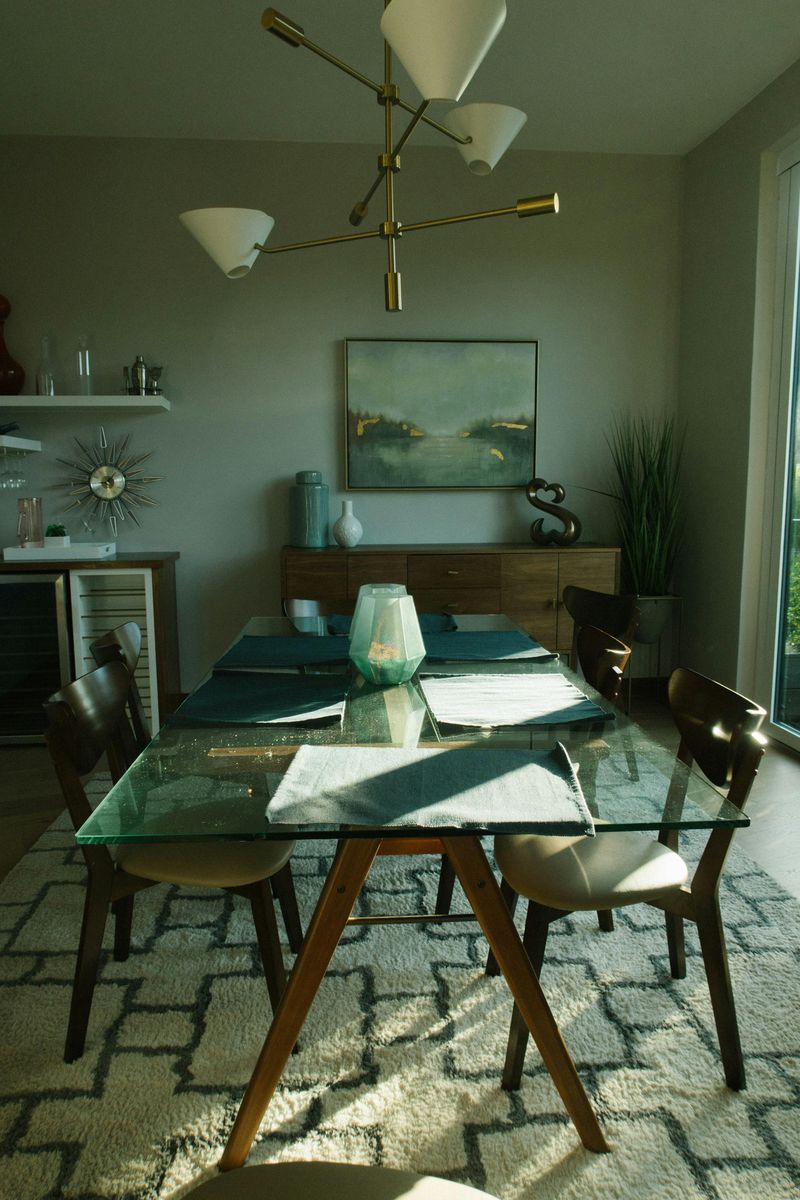 18 Things In Listing Photos That Can Make Buyers Walk Away - Decor Hint Poor Lighting