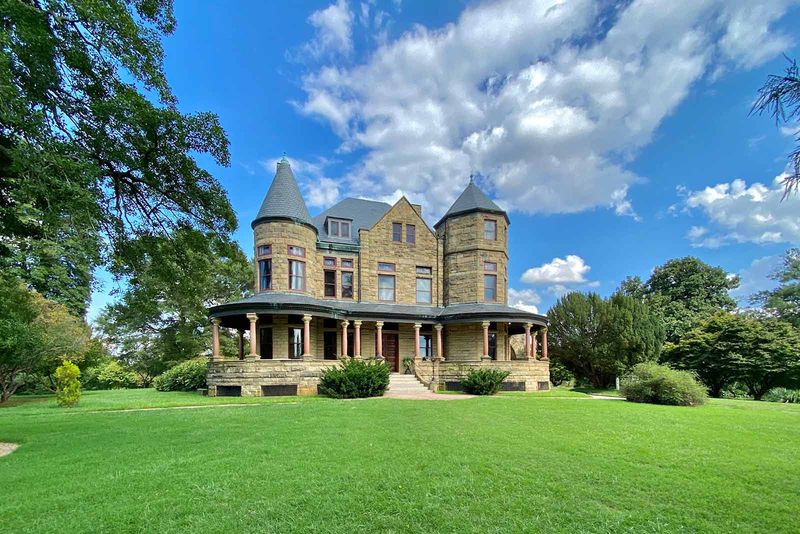 Garden Sanctuary At Rose Hill Manor