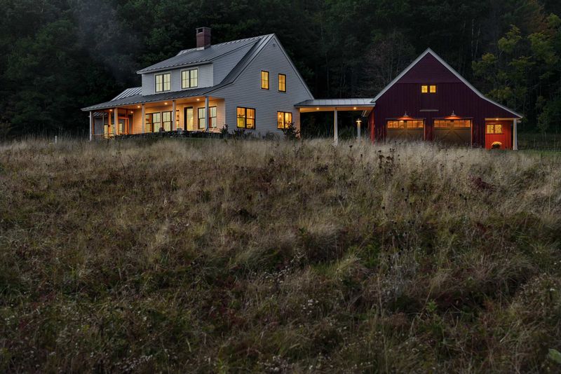 9 Texas Farmhouses That Blend Tradition And Modern Style - Decor Hint Prairie Panorama Farmstead